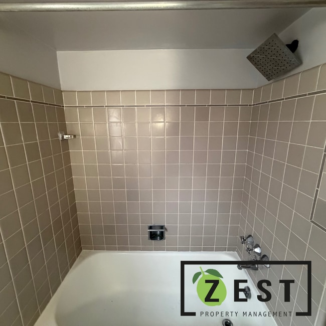 Building Photo - Excellent 3 Bed 1.5 Bath with basement & garage only $1,250/mo!  Open House Friday March 20th