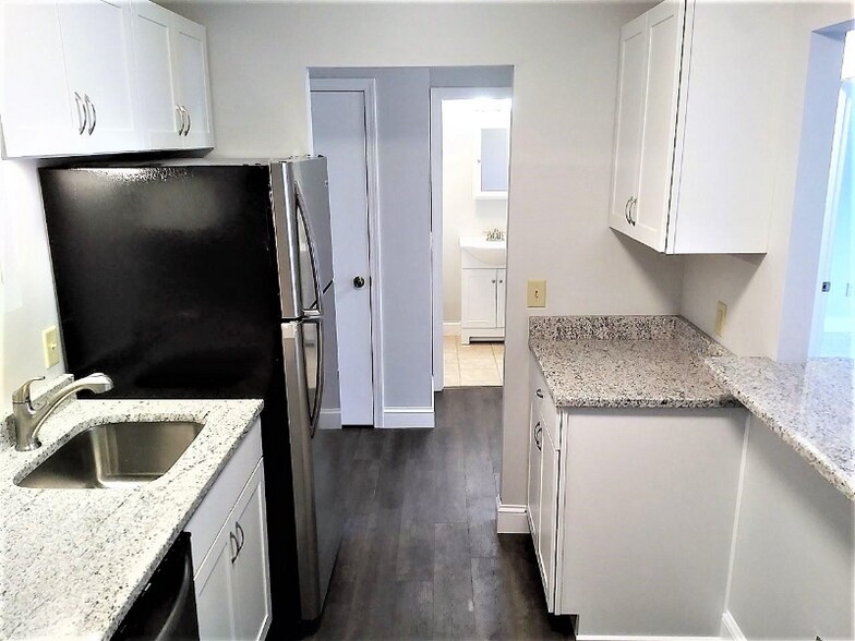 Building Photo - 9 Strawberry Bank Rd