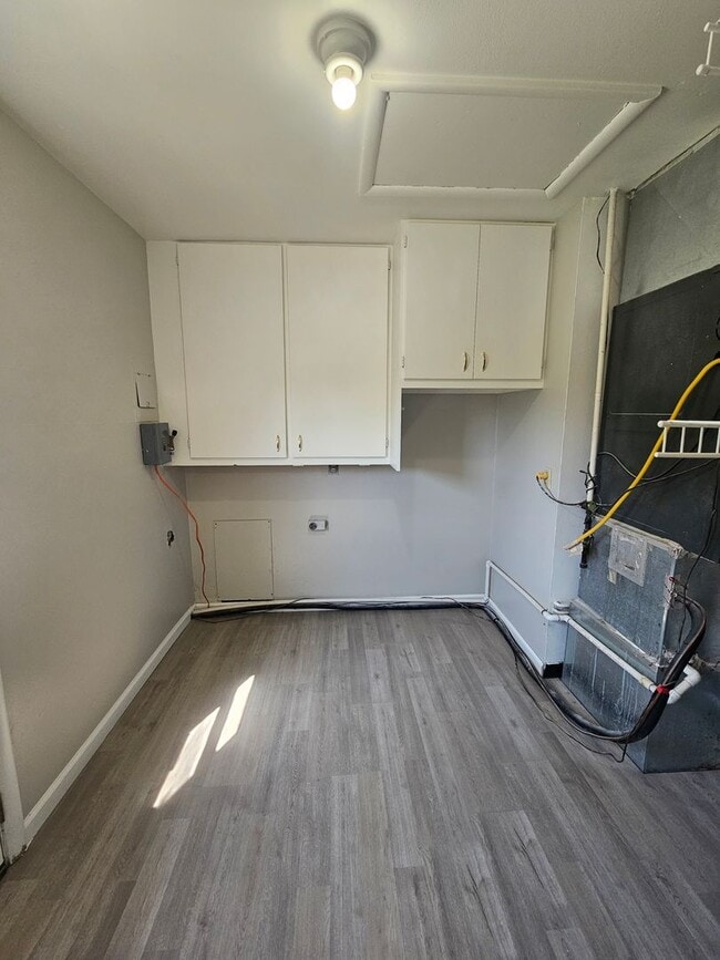 Building Photo - 3 BED | 1 BATH | SINGLE-LEVEL HOME | ROBBI...