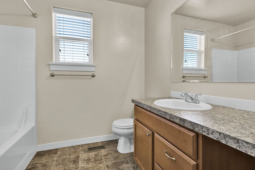 Building Photo - 1633 Placerville St