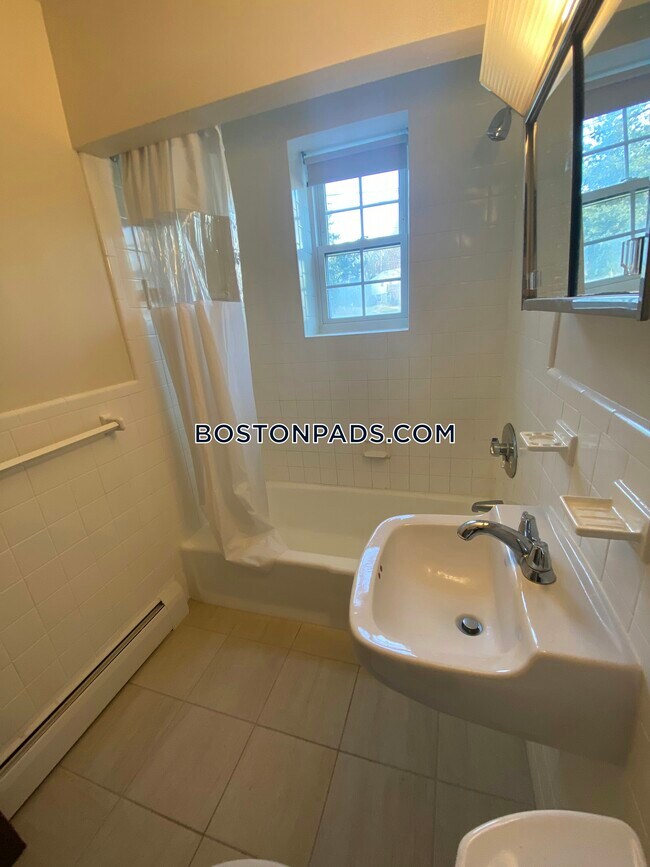 Building Photo - 4 Brattle Dr