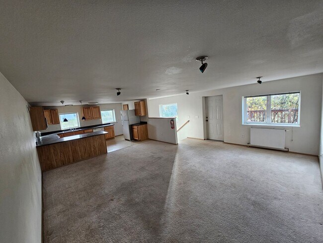 Building Photo - 1050 Deere St