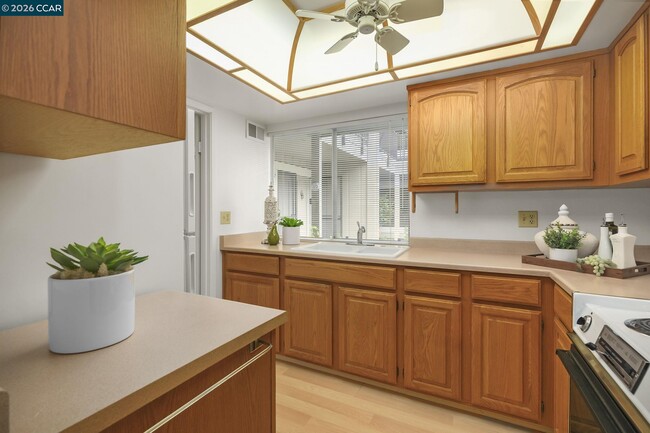 Building Photo - 975 Terra California Dr