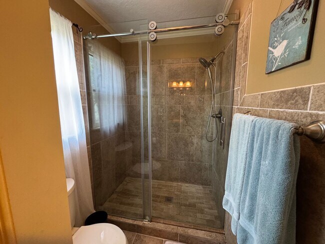 Building Photo - Furnished 3-Bedroom, 2-Bath Home in Peacef...