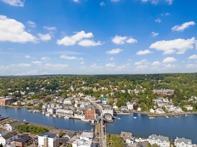 Building Photo - 5 Pearl St