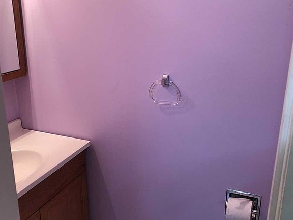 Building Photo - "Charming 3-Bed Oasis with Granite Touches...