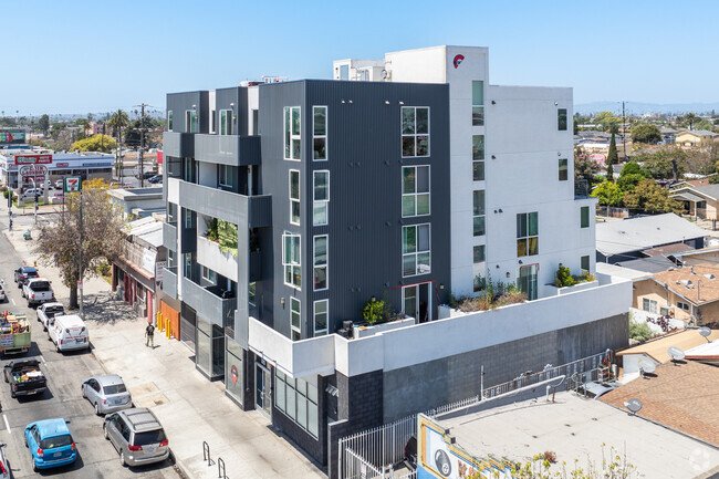 321-323 E Florence Ave - 321 E Florence Ave