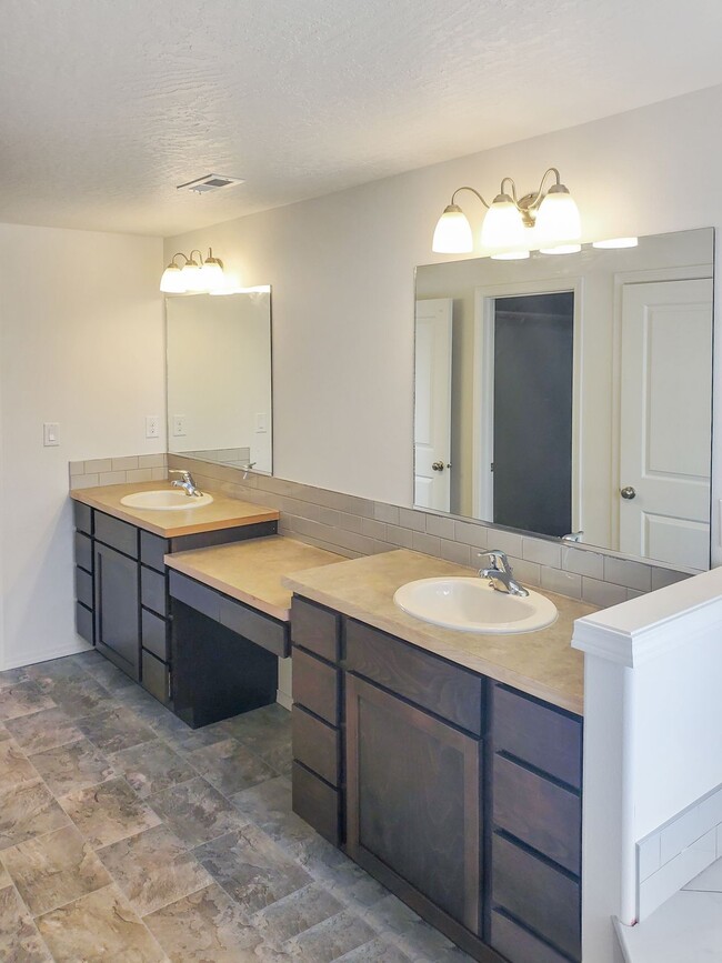 Building Photo - 4026 N Arrowleaf Lp