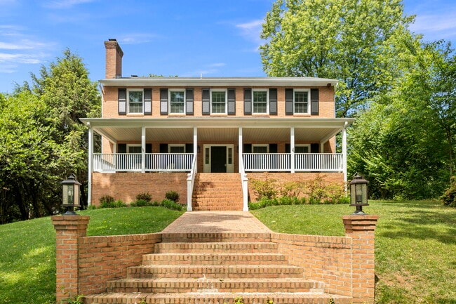 Building Photo - 6916 Seven Locks Rd