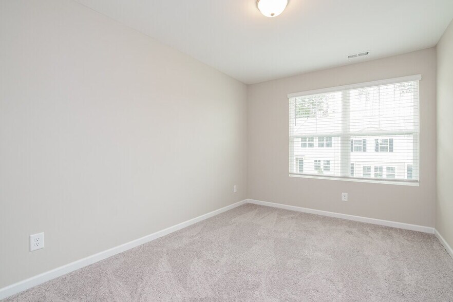 Building Photo - 542 Landing View Dr
