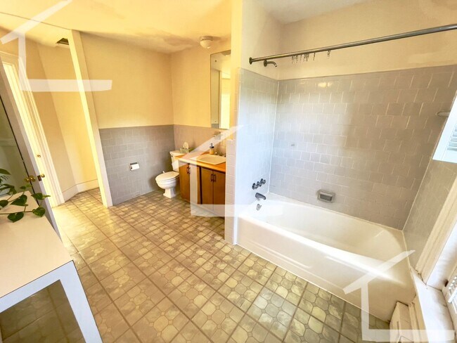 Building Photo - Avl NOW - No Fee! Oversized 3BR/2BA w/park...