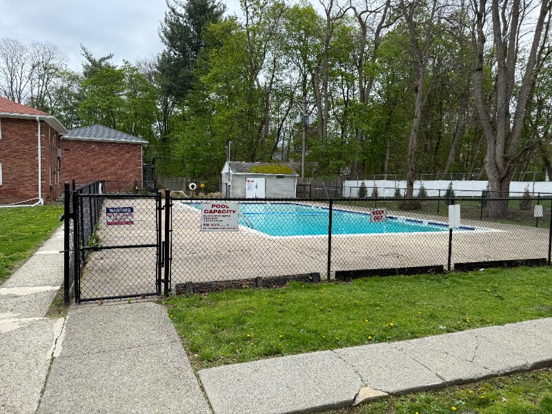 Building Photo - 2710 South Rd