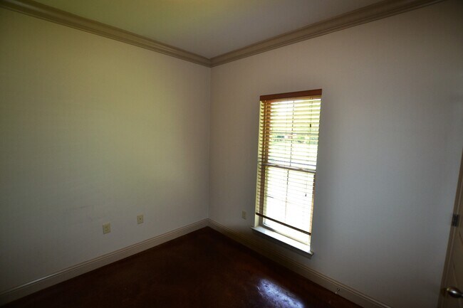 Building Photo - 4836 Rollins Rd