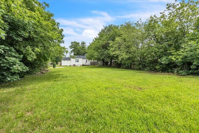 Building Photo - 1536 SW 52nd St