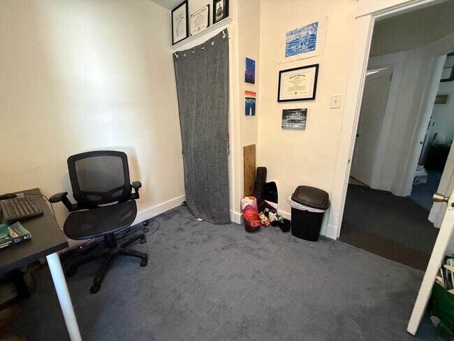 Building Photo - 5921-5923-5923 Nicholson St