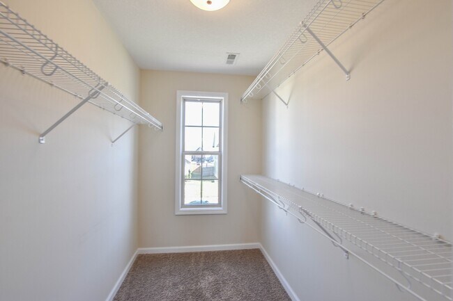 Building Photo - Pet Friendly in Fox Crossing!