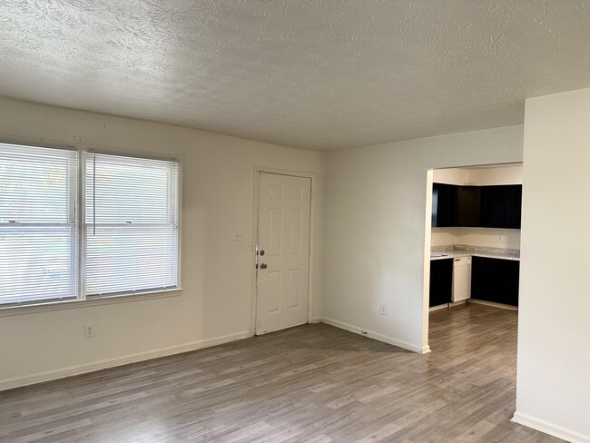 Building Photo - 319 Garden Park Dr