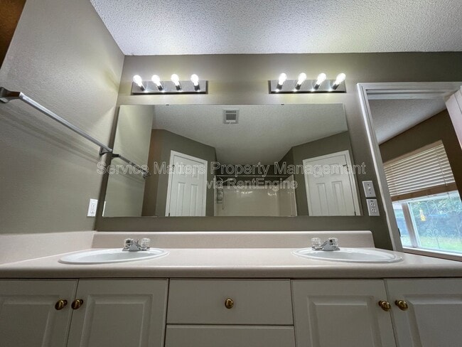 Building Photo - 4538 Chantilly Way