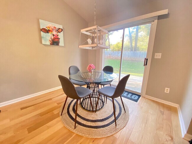 Building Photo - 6054 Lights Ferry Rd