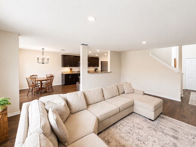 Building Photo - Beautiful 3 Bedroom Home in Winding Brook with Community Pool & Playground!  Conveniently located...