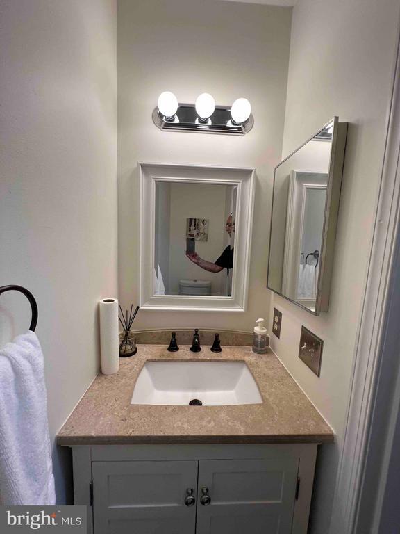 Building Photo - 6247 Spring Knoll Dr