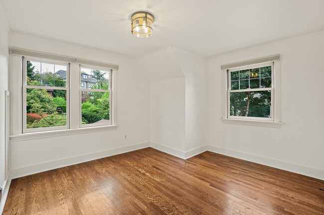 Building Photo - 4208 51st Ave NE