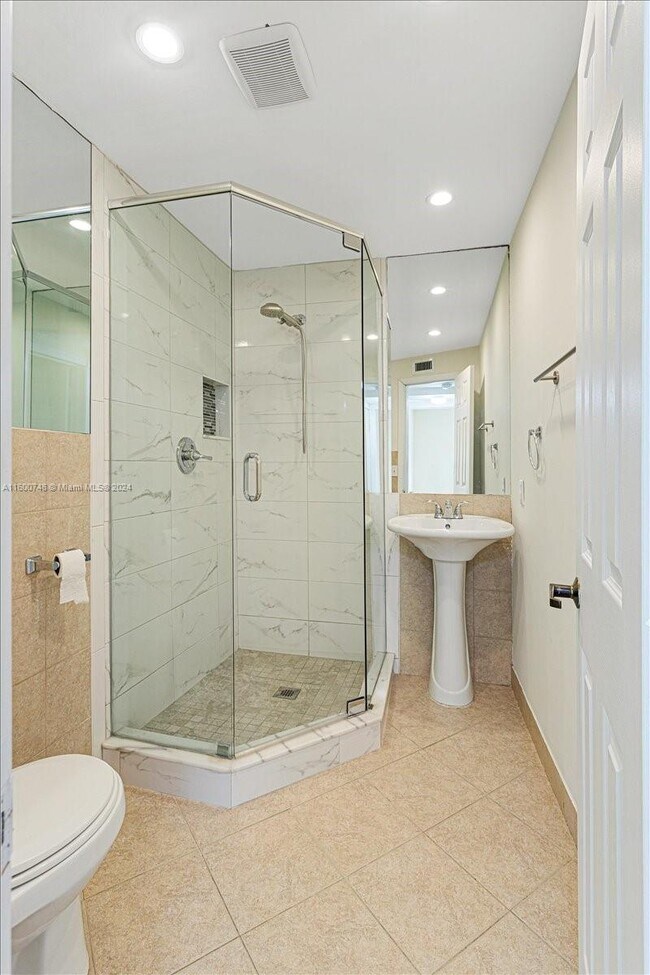Building Photo - 4421 SW 73rd Terrace