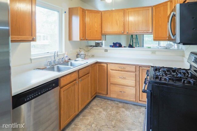 Building Photo - 3 br, 3 bath Duplex - 6065 Fairgrove St