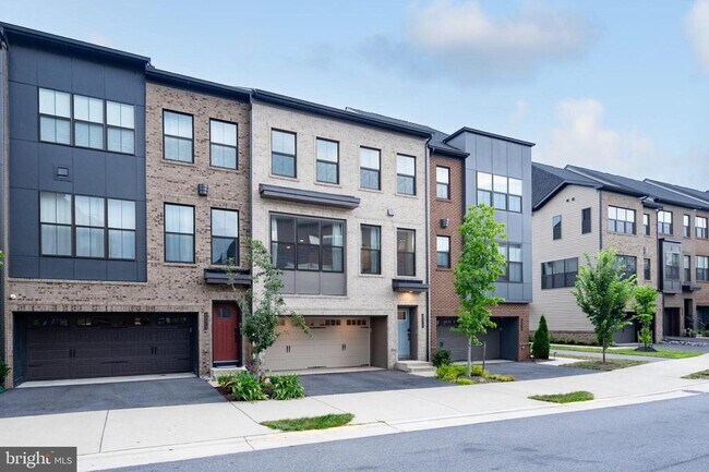 Building Photo - 6275 Edsall Rd
