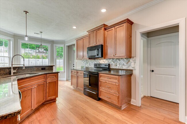 Building Photo - 1111 Sumter Landing Cir