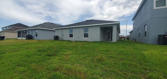 Building Photo - 4-Bedroom, 2-Bathroom in Villamar Winter Haven