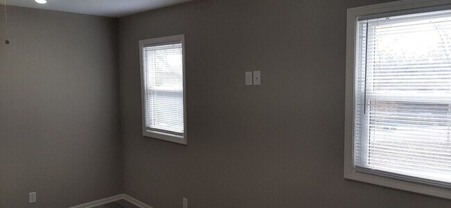 Building Photo - HURRY THIS WON'T LAST LONG! Gorgeous 3 bed, 2 bath in beautiful Parkville!