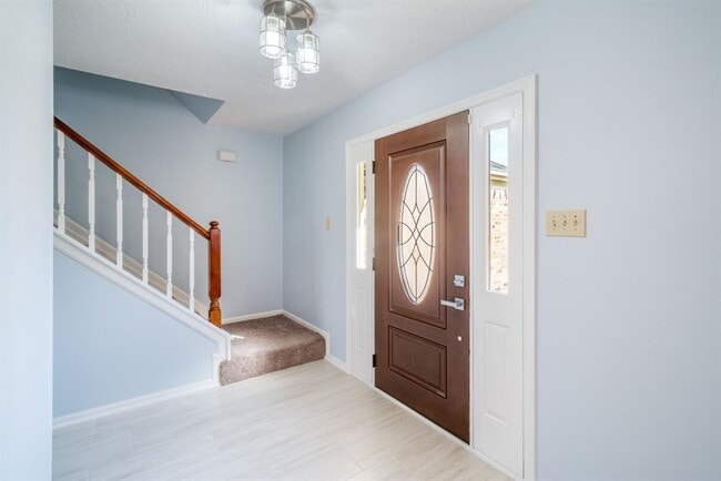 Building Photo - 4330 Heathfield Dr