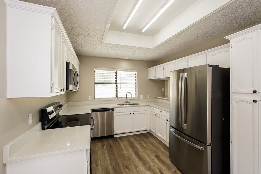 Building Photo - 2119 Cold Springs Dr