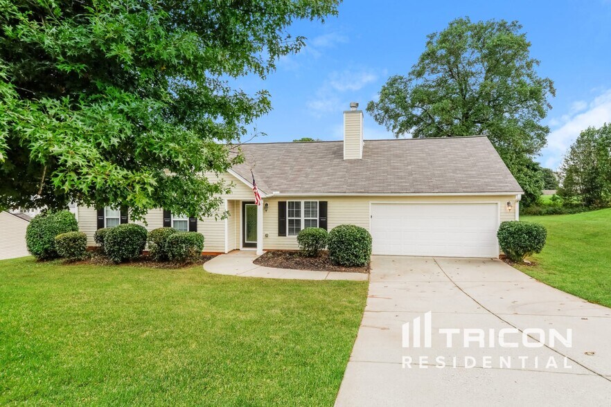 Primary Photo - 347 Royal Oaks Dr