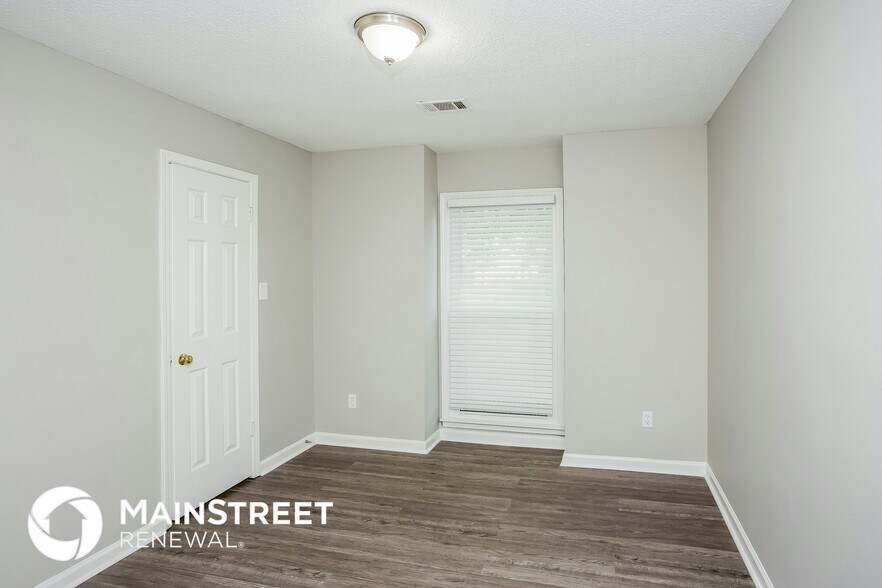 Building Photo - 4953 Brooksbank Cove N