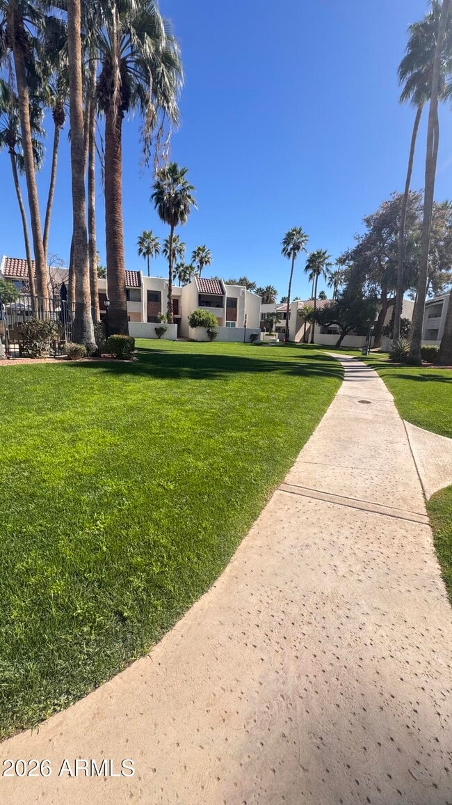 Building Photo - 7350 N Vía Paseo Del Sur