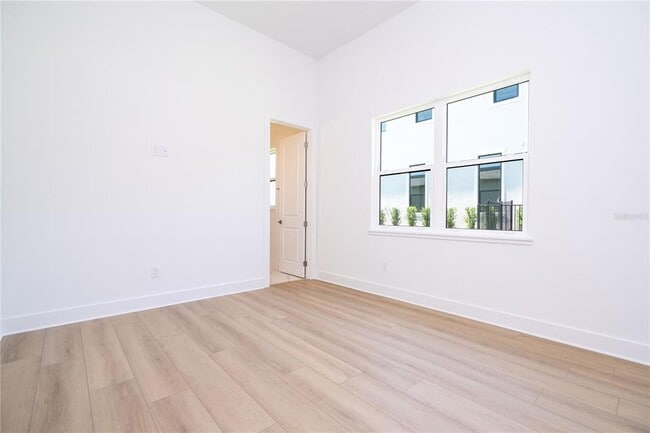 Building Photo - 16044 Pendio Dr