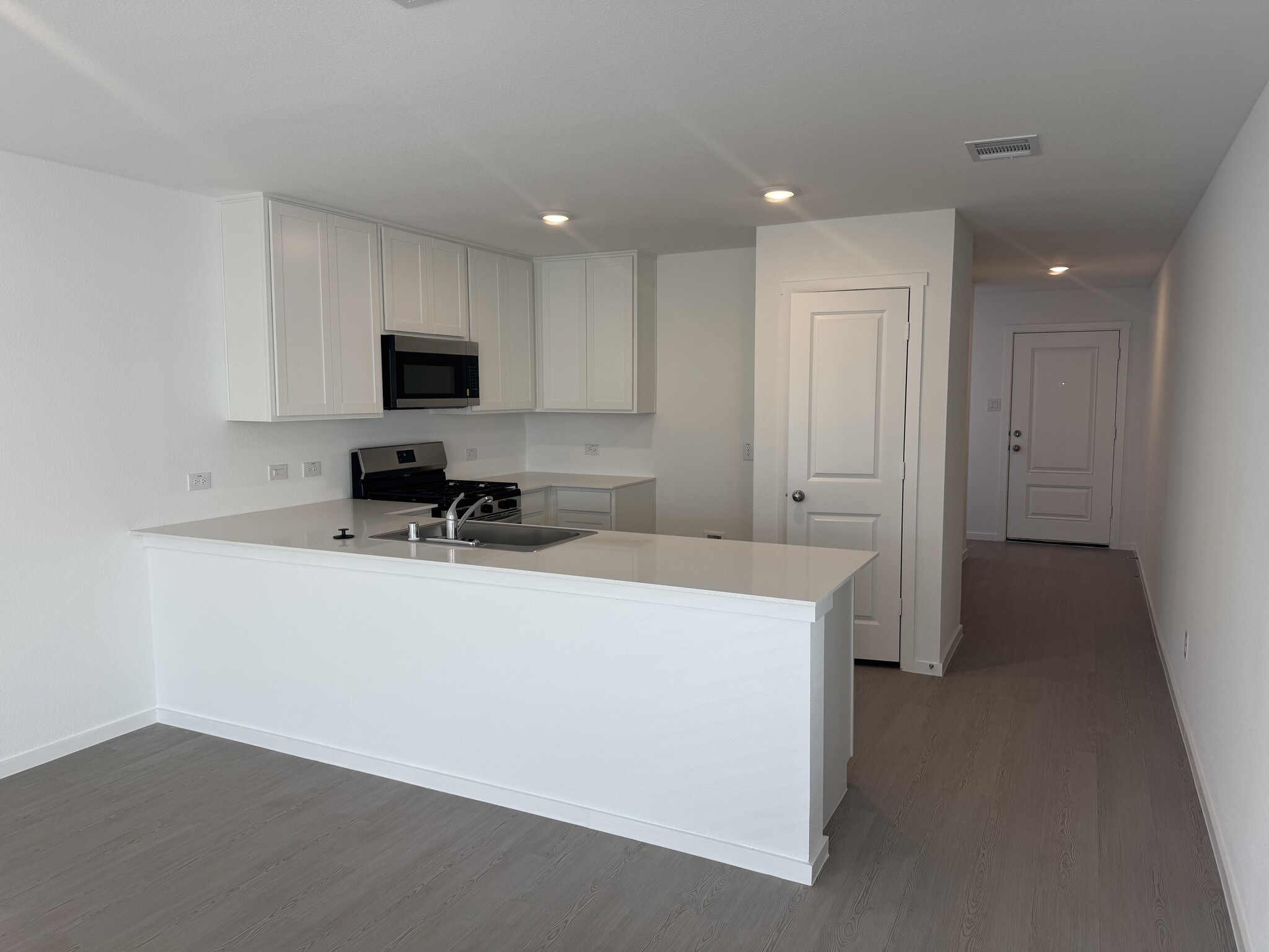 Kitchen - 14138 Lampard St