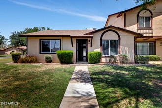 Building Photo - 3012 W Bethany Home Rd