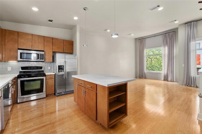 Building Photo - 1702 S Lamar Blvd