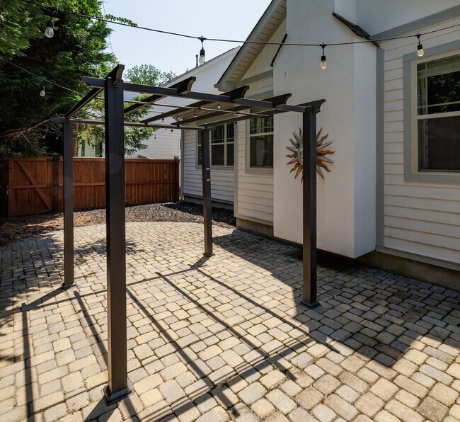 Building Photo - Beautiful home in Charleston walk community!
