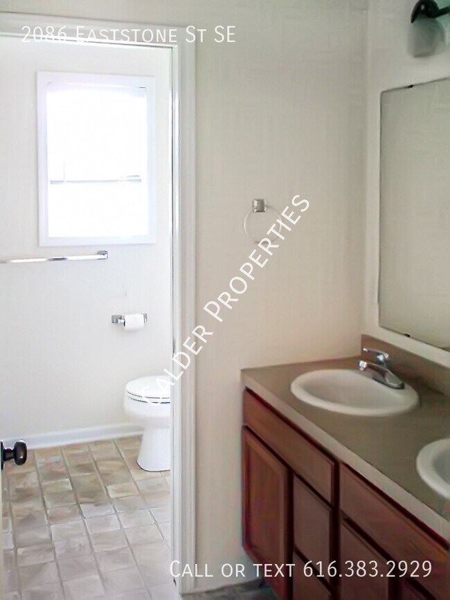 Building Photo - 2086 Eaststone St SE