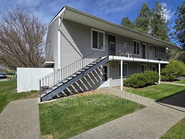 Primary Photo - 8516 N Mayfair St