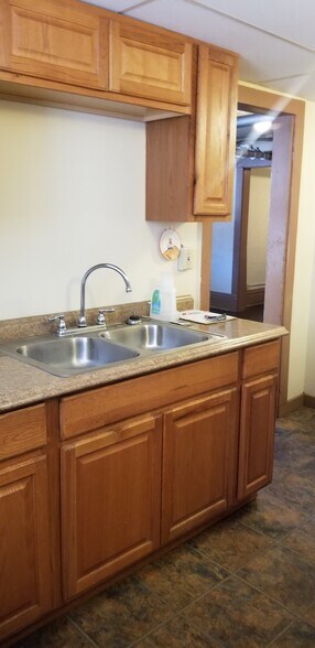 Building Photo - 1925 W 77th St