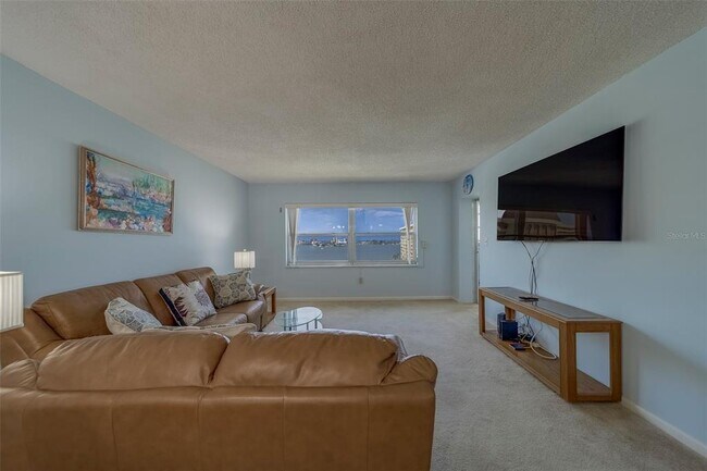 Building Photo - 4575 Cove Cir