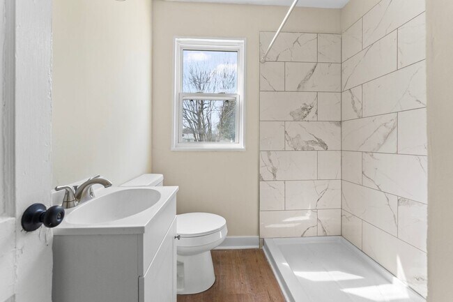 Building Photo - Charming 2-bedroom, 1 bath