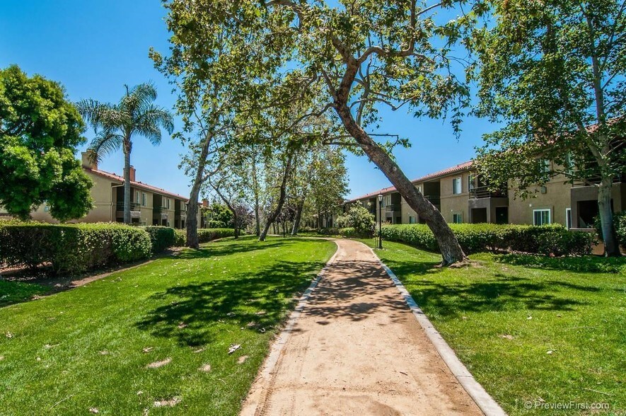 Building Photo - 7405 Charmant Dr