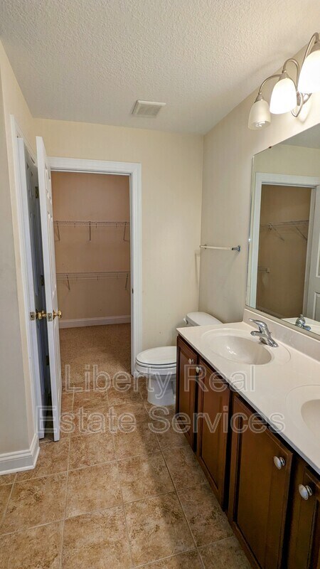 Building Photo - 401 Valdez Ct