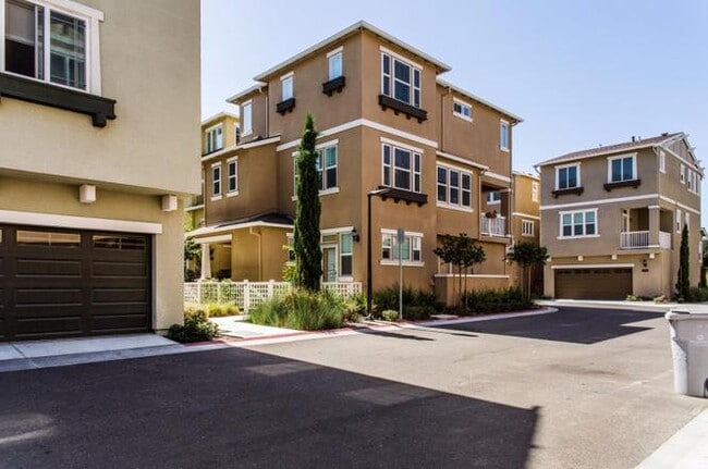 Building Photo - 2736 Pismo Ter